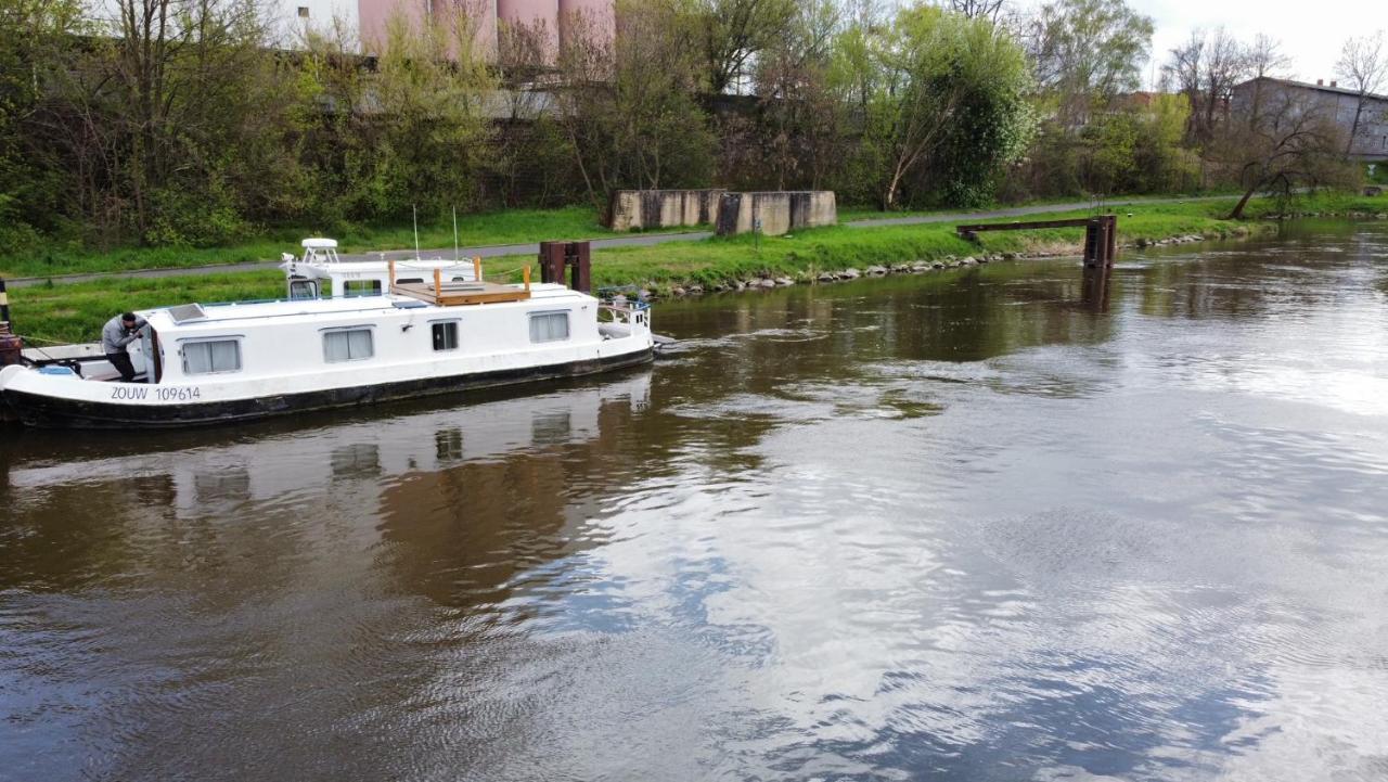 רודניצה נד לבם Zouw Hausboat Zakotven -Pouze Ubytovani מראה חיצוני תמונה